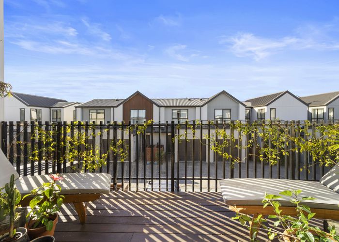  at 2/5 Paketai Lane, Beachlands, Auckland
