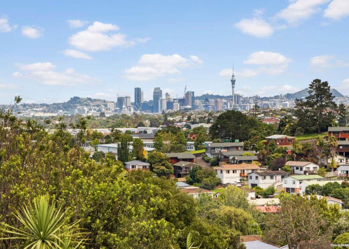  at 21 Highgrove Lane, Totara Vale, Auckland