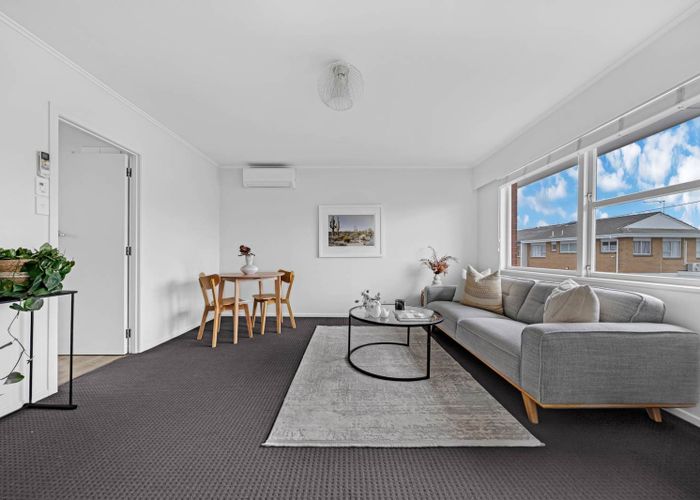  at 1/104 Titirangi Road, New Lynn, Waitakere City, Auckland