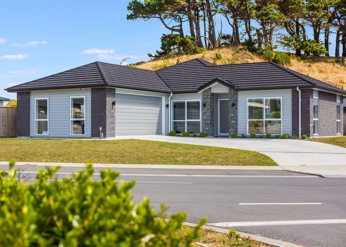  at 65 Queen Charlotte Drive, Aotea, Porirua