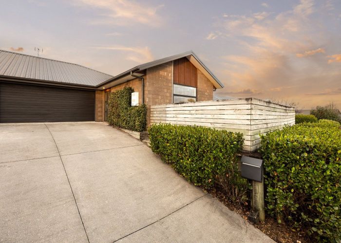  at 16 Iris Place, Grandview Heights, Hamilton, Waikato