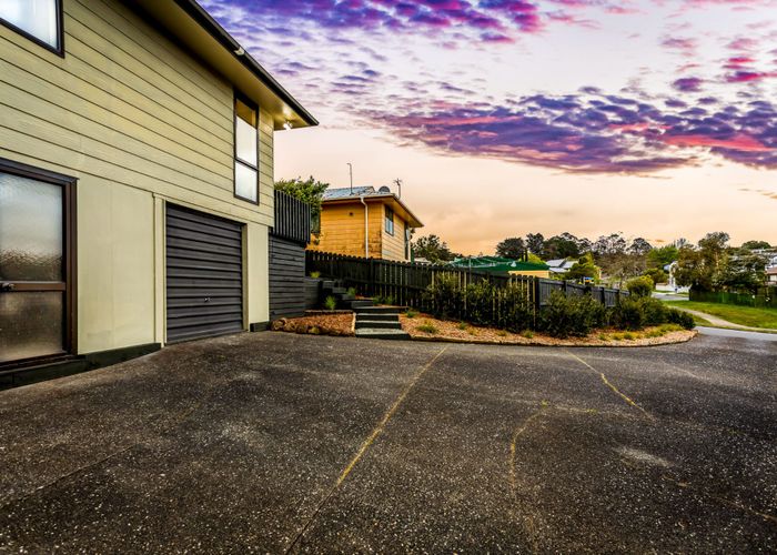 at 2/4 Elizabeth Drive, West Harbour, Waitakere City, Auckland