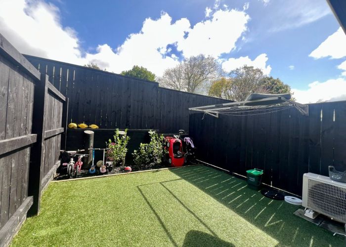  at 4/8 Valron Rd, Te Atatu South, Waitakere City, Auckland
