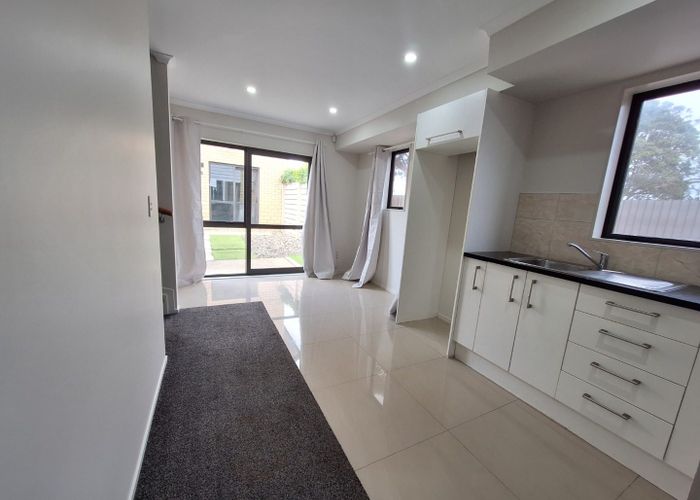  at 11/4 Wallson Crescent, Wiri, Manukau City, Auckland