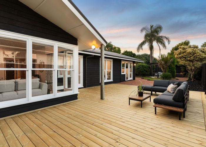  at 9 Tudward Glade, Hillcrest, North Shore City, Auckland