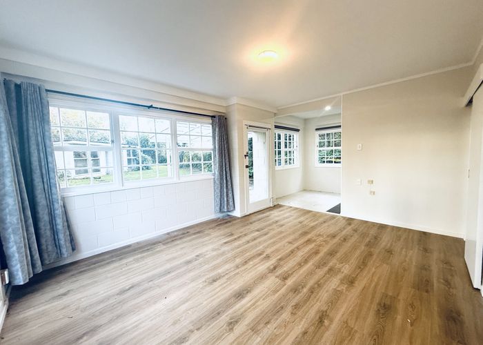  at 82 Woodlands Crescent, Browns Bay, North Shore City, Auckland