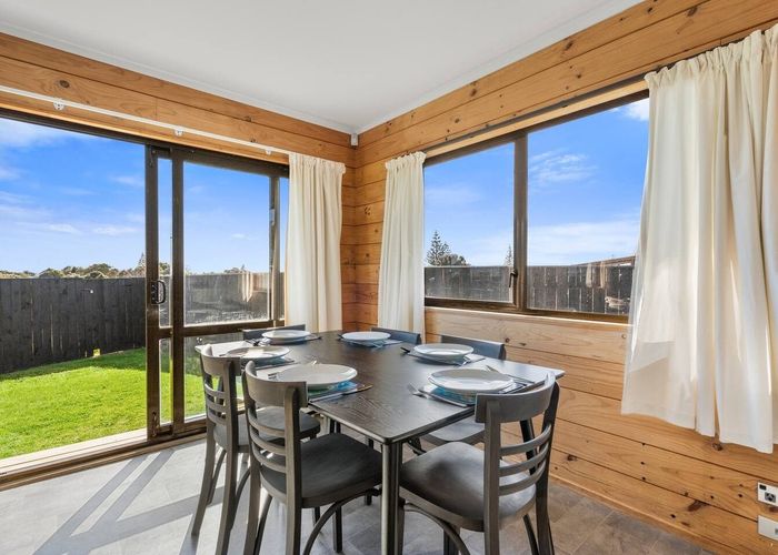 For rent 65 Queens Road, Waikanae Beach, Kapiti Coast, Wellington homes.co.nz