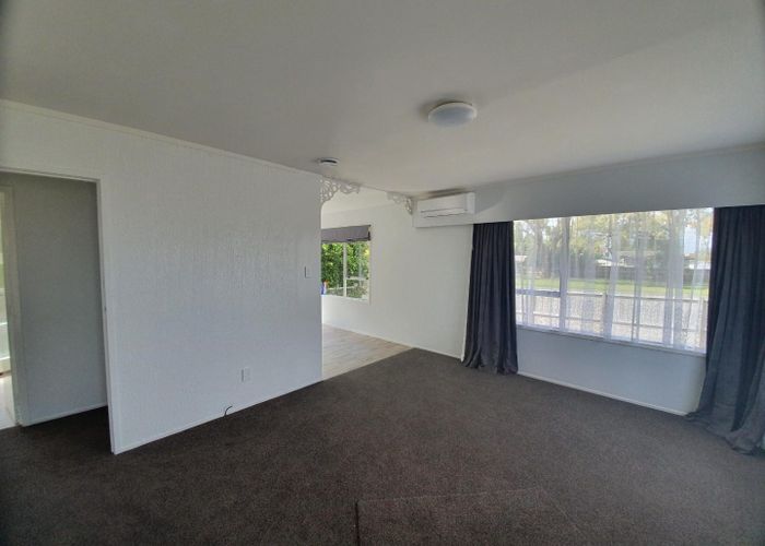  at 2/10 Gloaming Place, Conifer Grove, Papakura, Auckland