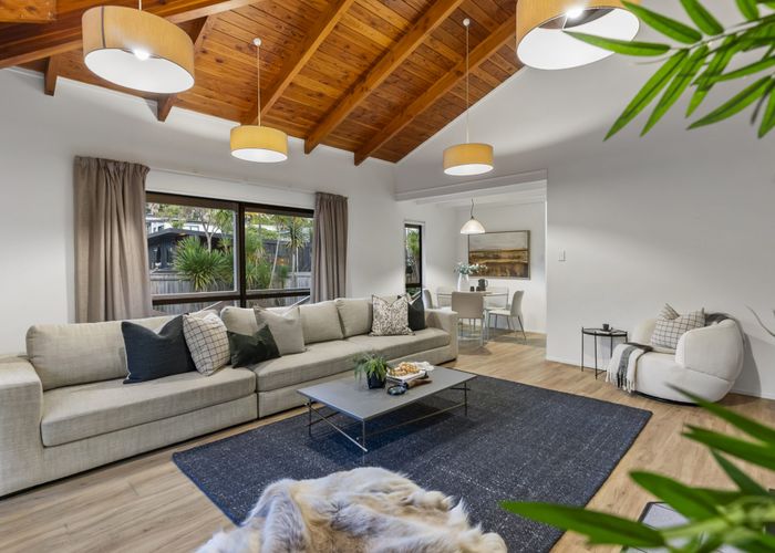  at 2/24 Matipo Road, Mairangi Bay, Auckland