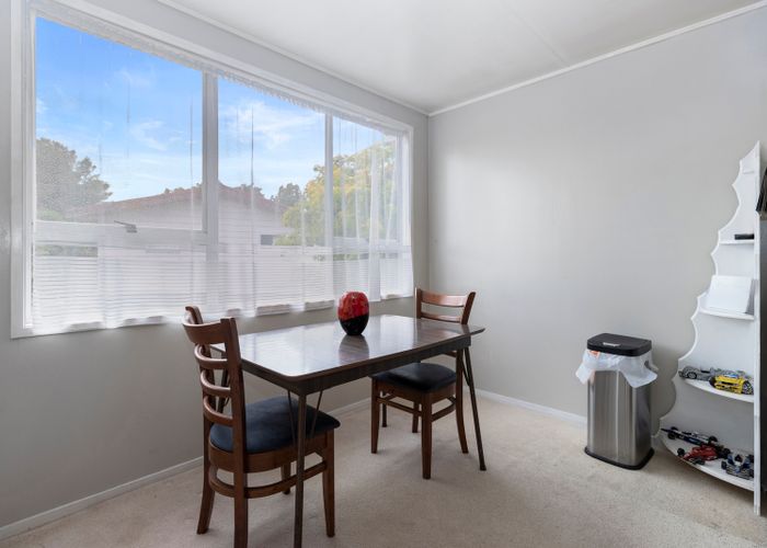  at 15 Crescent Court, Melville, Hamilton