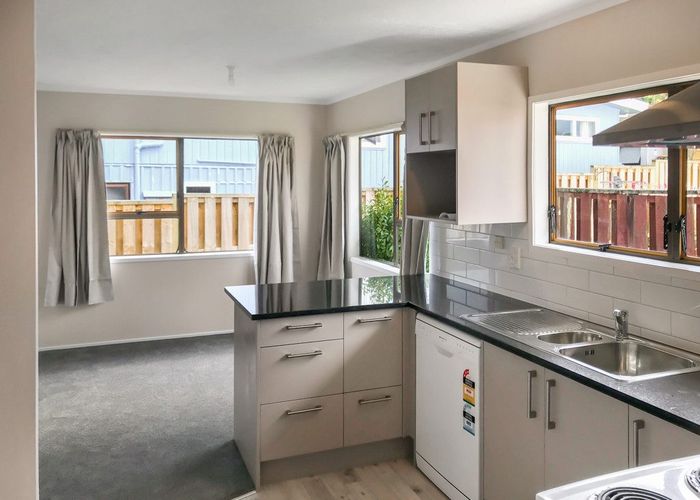  at 2/54 Stanaway Street, Hillcrest, North Shore City, Auckland