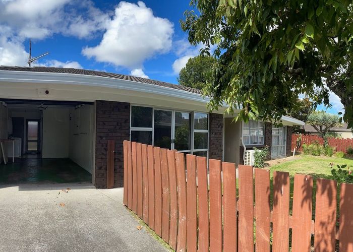  at 2/8 Parera Place, Papatoetoe, Manukau City, Auckland