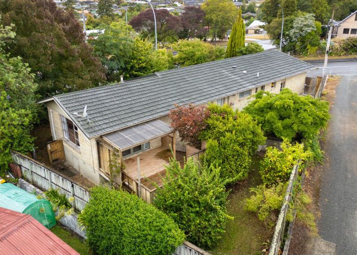  at 2 Houchens Road, Glenview, Hamilton