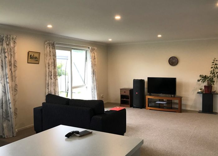  at 1/180 Burns Street, Leamington, Cambridge