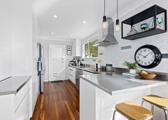  at 7 Alwyn Place, Newlands, Wellington