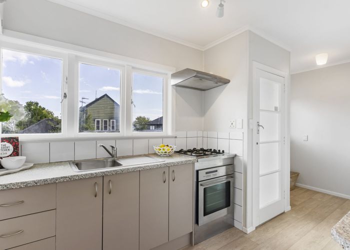  at 1/5 Raleigh Road, Northcote, Auckland