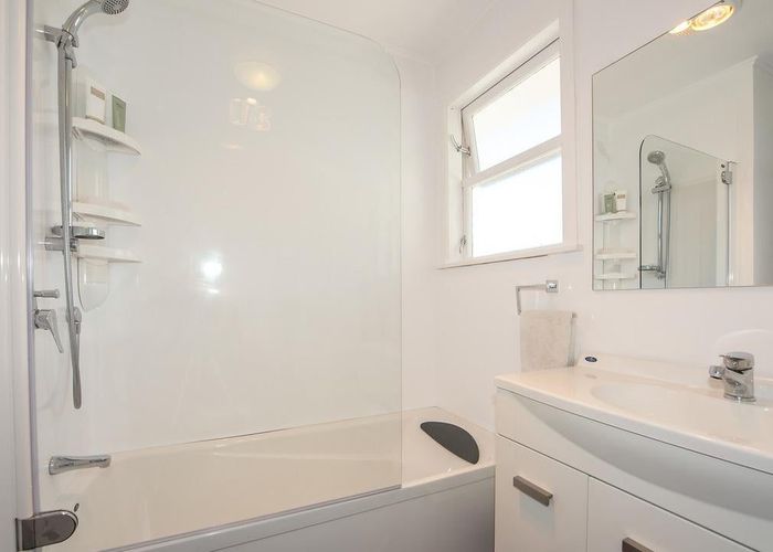  at 68 Edgewater Drive, Pakuranga, Manukau City, Auckland