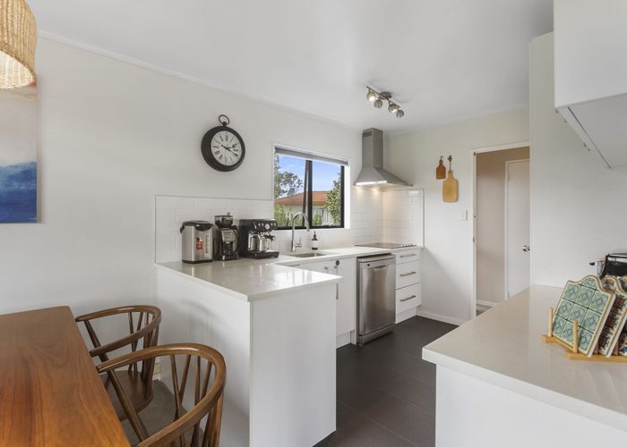  at 118 Glen Road, Ranui, Auckland