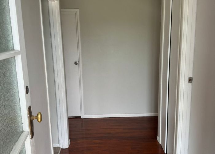  at 102 Vine Street, Mangere East, Auckland