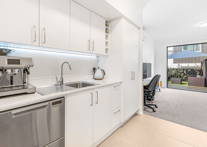  at 2 Hononga Lane, Northcote, North Shore City, Auckland