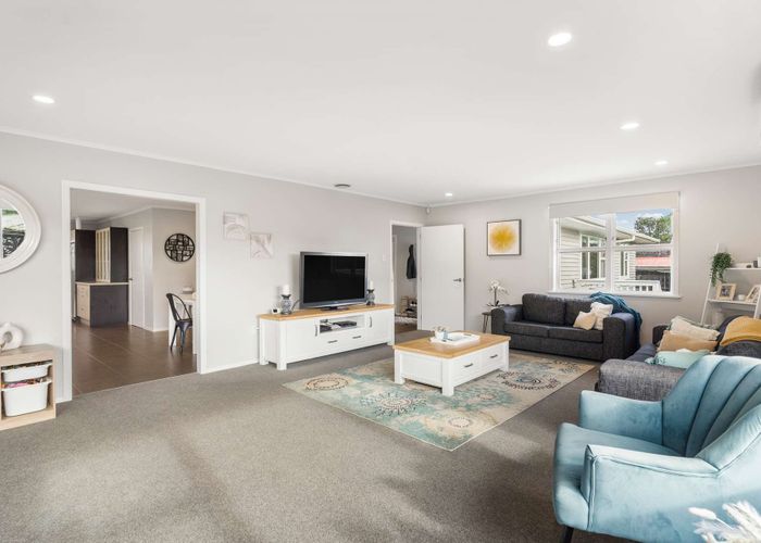  at 4 Lancaster Road, Beach Haven, North Shore City, Auckland