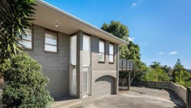  at 2/325 Glenfield Road, Glenfield, Auckland