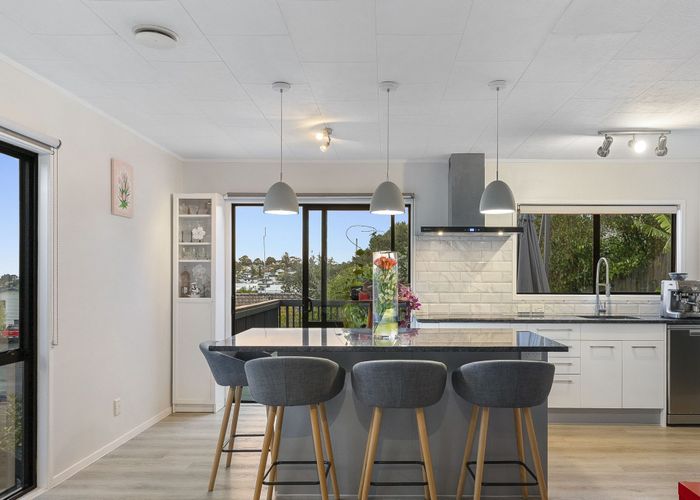  at 2/4 Kupari Place, Totara Vale, North Shore City, Auckland