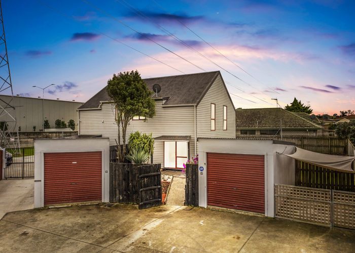 at 1/21 Solveig Place, Randwick Park, Auckland