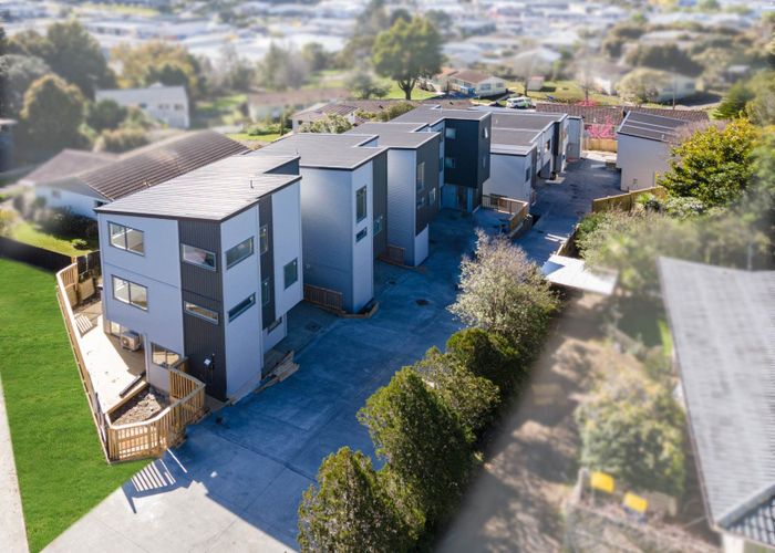  at 4/11 Celeste Place, Totara Vale, North Shore City, Auckland