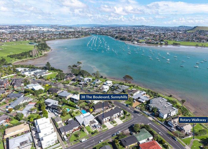  at 44 The Boulevard, Sunnyhills, Manukau City, Auckland