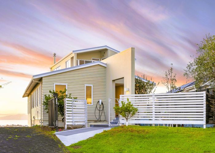  at 94 Knights Road, Rothesay Bay, North Shore City, Auckland