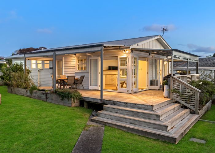  at 10 Gilpin Place, Beach Haven, Auckland