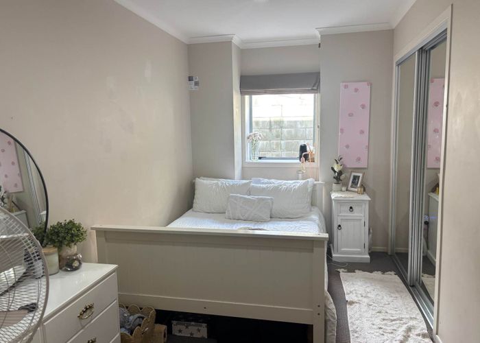  at 12 Morrow Avenue, Bucklands Beach, Manukau City, Auckland