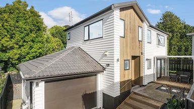  at 33A Trias Road, Totara Vale, Auckland
