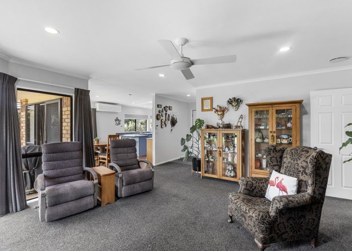  at 77 Discovery Drive, Flagstaff, Hamilton