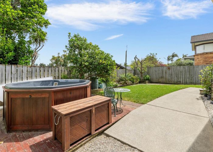  at 32 Kuripaka Crescent, The Gardens, Manukau City, Auckland