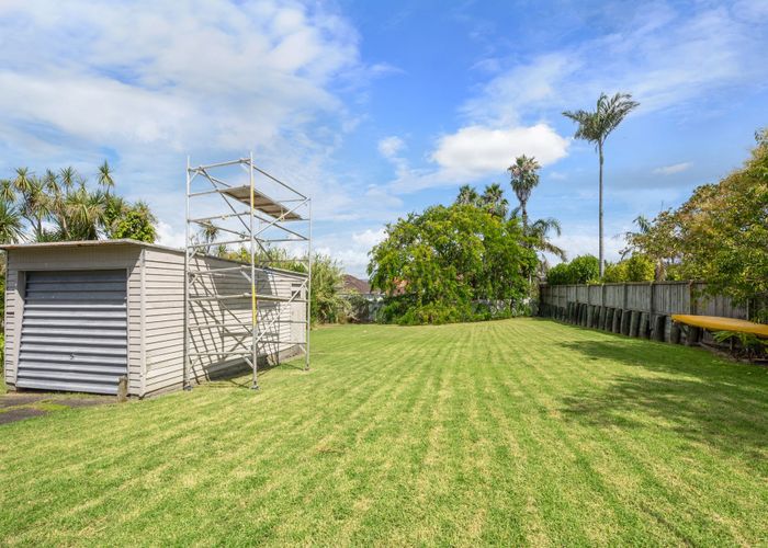  at 6/77 Old Lake Road, Narrow Neck, Auckland