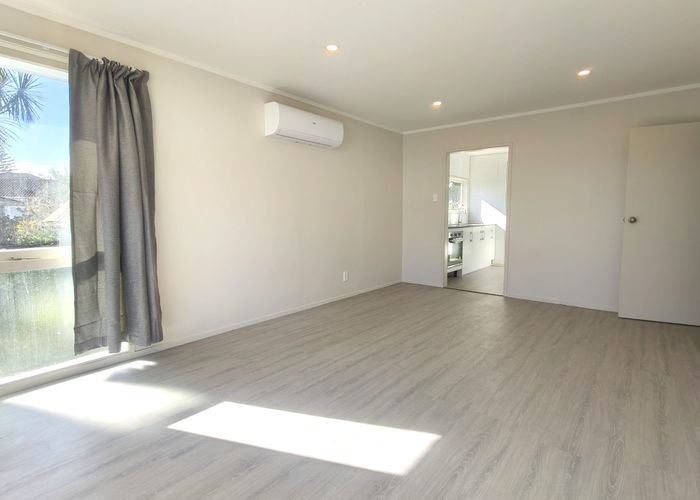  at 5 Barnfield Place, Glendene, Auckland