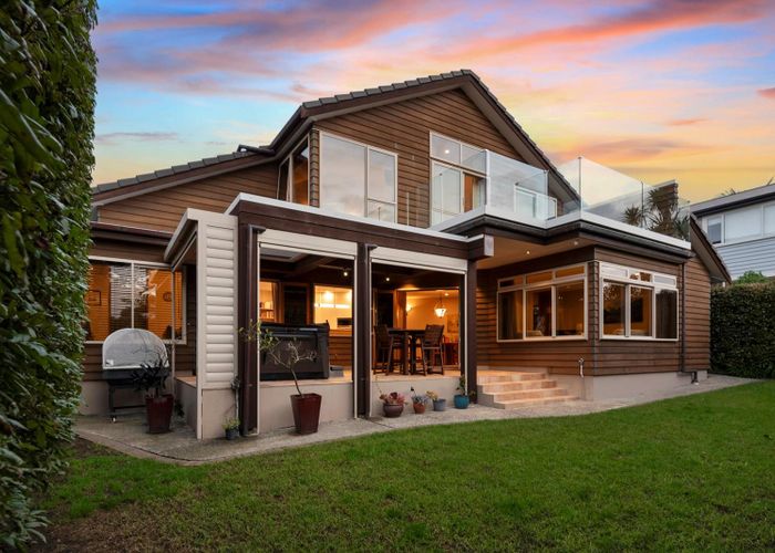  at 2/114 Aberdeen Road, Campbells Bay, Auckland
