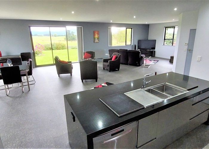  at 200 Paterson Road, Waimumu
