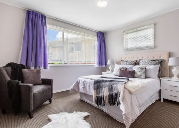  at 15 Cliff View Drive, Green Bay, Auckland