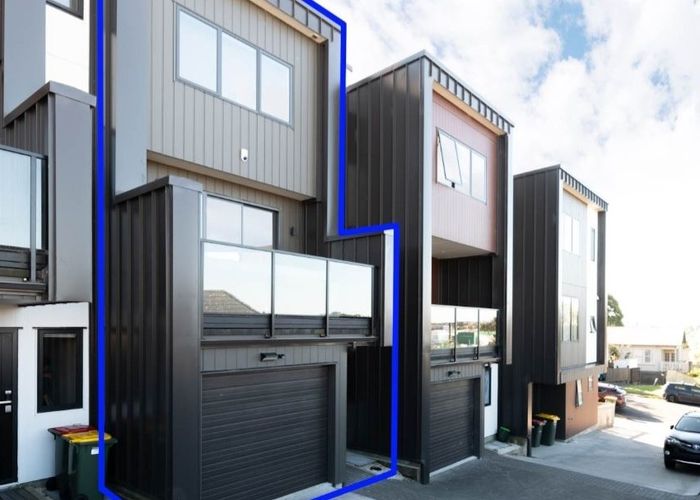  at 3/56 Ernie Pinches Street, Mount Roskill, Auckland