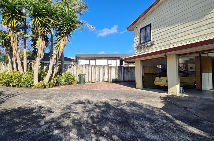  at 25 Greenstone Place, Clover Park, Auckland