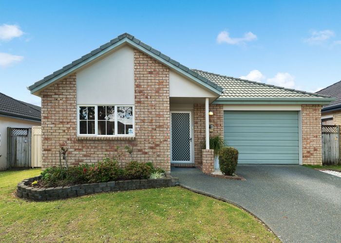  at 8 Espalier Drive, Henderson, Auckland