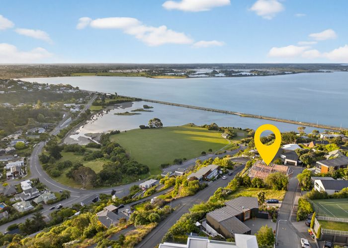  at 19 Inverness Lane, Redcliffs, Christchurch City, Canterbury