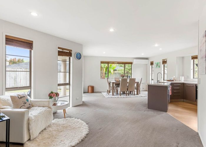  at 5 George Deane Place, Greenhithe, Auckland