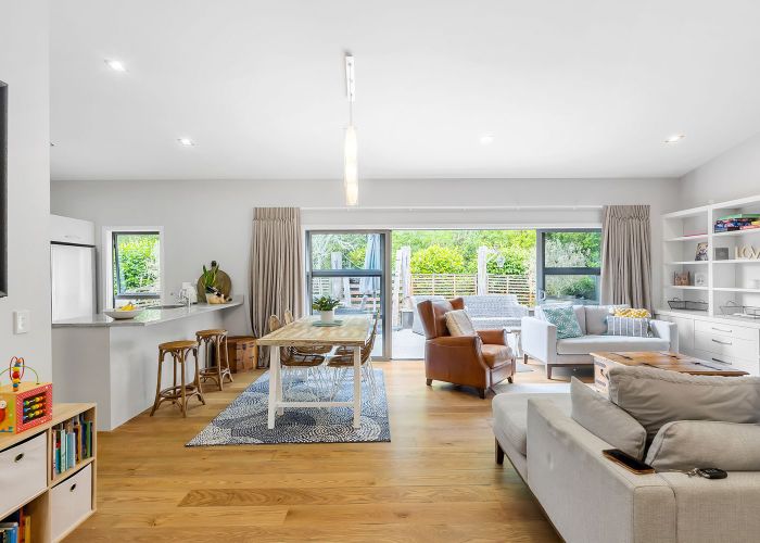  at 10 Parawera Drive, Acacia Bay, Taupo