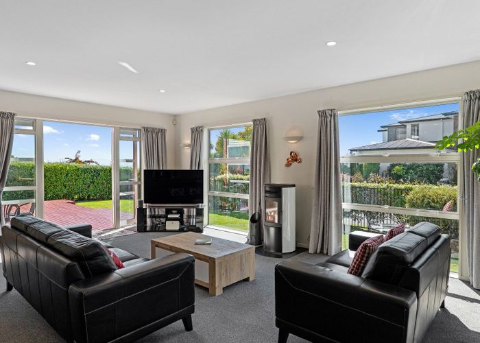  at 18 Kenmure Drive, Huntsbury, Christchurch City, Canterbury