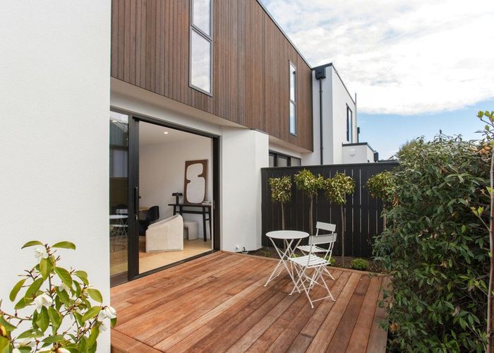  at 2/37 Repton Street, Merivale, Christchurch