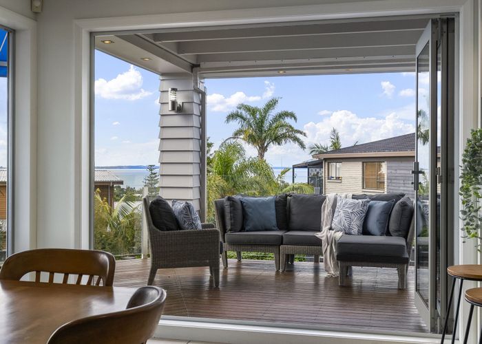  at 1/164 Aberdeen Road, Campbells Bay, Auckland